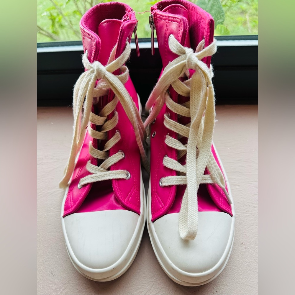 Cape Robbin Youth Hot Pink Fuchsia High-Top Sneakers Size 6